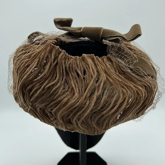 TAN VELVET HAT WITH LACE FACE COVER VINTAGE - Picture 3 of 6